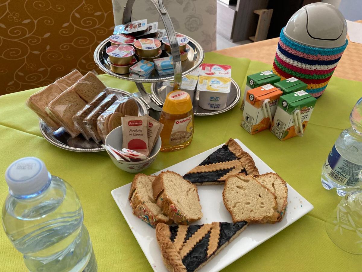 Oasi Dei Deserti - Camera Con Colazione Morciano di Romagna Luaran gambar